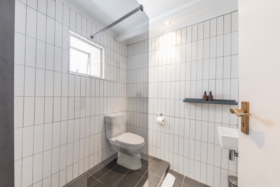 To Let 3 Bedroom Property for Rent in Vredehoek Western Cape